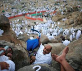 حجاج بيت الله الحرام على جبل عرفات ‫(39715329)‬ ‫‬