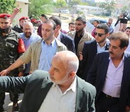  رئيس هيئة المعابر والحدود نظمي مهنا خلال زيارة مجمع أبو خضرة  ‫(38797833)‬ ‫‬