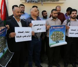 وقفة تضامن مع شهداء الصحافة على ركام منزل الشهيد الصحفى محمد ضاهر فى الذكرى الاولى لعدوان ‫(30700953)‬ ‫‬