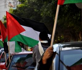مسيرة محمولة تجوب شوارع غزة تضامناً مع الاسرى