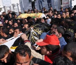 بالصور:جماهير شعبنا تشيع جثمان الشهيدين الزعانين شمال قطاع غزة
