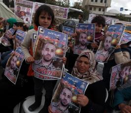 الشيخ رائد صلاح يشارك أهالي الأسرى في اعتصامهم المفتوح في رام الله