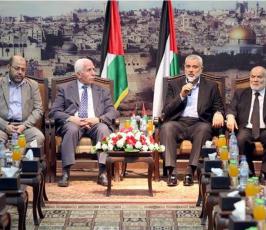بالصور:هنية يستقبل وفد المصالحة برئاسة عزام الاحمد في منزله بمخيم الشاطئ