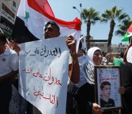 فلسطينيون يتضامنون مع "مصر وسوريا" وسط رام الله