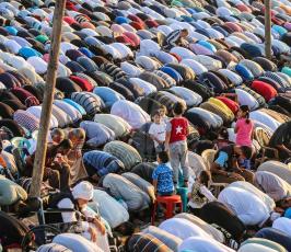  صلاة العيد في مخيم العودة شرق غزة ‫(41353749)‬ ‫‬.JPG