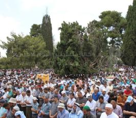 نحو 350 الف مواطن يؤدون صلاة الجمعة الثانية في رحاب الأقصى