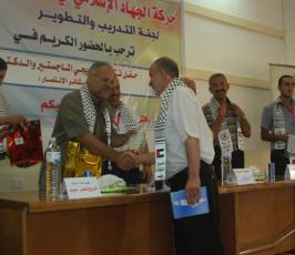 لجنة التدريب والتطوير بالجهاد تكرم حملة الماجستير والدكتوراه