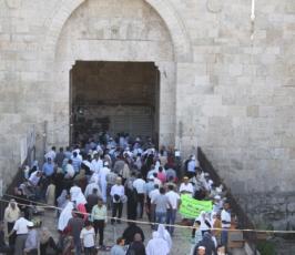 تدفق عشرات الالاف من المصلين على القدس القديمة لاداء صلاة الجمعة