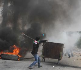 خاص فلسطين اليوم..مواجهات بين شبان فلسطينيين وقوات الاحتلال في قرية سلواد شرقي رام الله