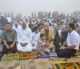 اهالى غزة يتدفقون لاداء صلاة العيد