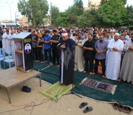  صلاة العيد في العراء بمحافظات القطاع ‫(39125505)‬ ‫‬