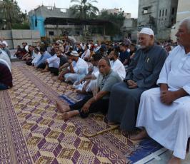 الجهاد الإسلامي يصلي العيد أمام منزل الشهيد الإعداد كامل الإعداد بغزة ‫(37945894)‬ ‫‬