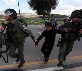 خاص فلسطين اليوم..مواجهات واعتقالات على حاجز حوارة بنابلس تضامناً مع الاسرى