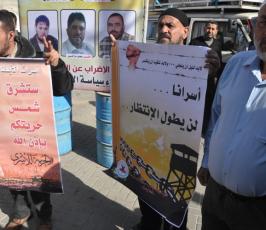 وقفة لمخاتير ووجهاء القطاع اسناداً للاسرى بسجون الاحتلال