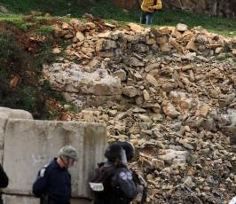 خاص فلسطين اليوم...مواجهات وإصابات أمام سجن "عوفر" غربي رام الله