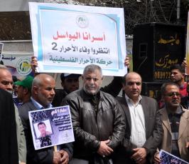 بالصورمسيرة للفصائل بغزة إحياءً ليوم الاسير ‫(61426916)‬ ‫‬
