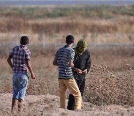 بالصور:مواجهات بين الشبان الفلسطينيين و قوات الإحتلال شرق جباليا