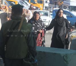 آلاف المواطنين يزحفون إلى القدس لتأدية صلاة الجمعة الثالثة من شهر رمضان المبارك في المسجد الأقصى المبارك