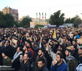 حشود غفيرة في الأهواز تشارك في تشييع جثماني الشهيدين سليماني والمهندس  (5).jpg