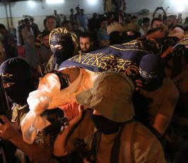 بالصورجماهير غفيرة تشيع شهيد سرايا القدس بمشاركة قيادات فلسطينية من كافة الفصائ ‫(38797856)‬ ‫‬