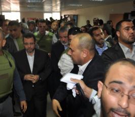 شهداء وجرحى عقب وصول رئيس الحكومة المصرية هشام قنديل لمستشفي الشفاء بغزة