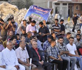 وزارة الاعلام  تقيم احتفالا للصحفيين بمناسبة عيد الاضحى على أنقاض المنازل المدمرة في بلدة خزاعة