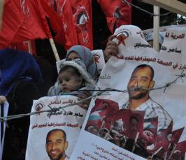 أطفال الجنازير