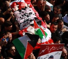 جماهير حاشدة بالخليل تشيع جثامين الخمسة شهداء  ‫(29024650)‬ ‫‬