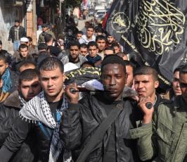 سرايا القدس تودع أحد مجاهديها بلواء الوسطى