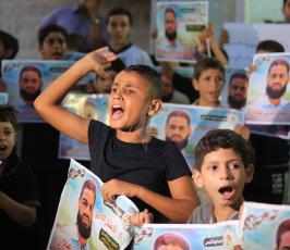 وقفة مع الاسير محمد علان  امام مقر الصليب الاحمر بمدينة غزة ‫(34865673)‬ ‫‬
