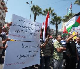 فلسطينيون يتضامنون مع "مصر وسوريا" وسط رام الله