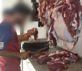   "البنيان المرصوص" توزع لحوم الأضاحي على بيوت الشهداء والمعتقلين بالضفة