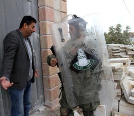 نحْـن لا نبَـالى بأى نَوعٍ من التهْديد فهمّتنَـا من فلسطــين أضــحَت كالحَديد حضّر الأكفَان يا صهيُون وانظُر مثْواكَ قد أتَى يومُ الوعيد
