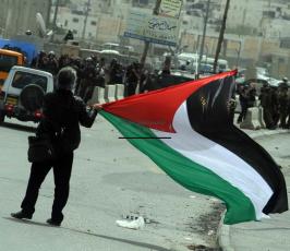 خاص فلسطين اليوم..الاحتلال يقمع "مسيرة يوم الارض" في قلنديا