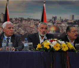 بالصور:مؤتمر صحفي لوفد منظمة التحرير ووفد حماس لحظة إعلان انتهاء الانقسام