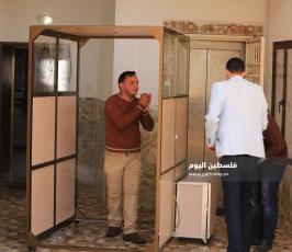 ممرًا لتعقيم الأشخاص لمواجهة تفشي فيروس كورونا (7).JPG