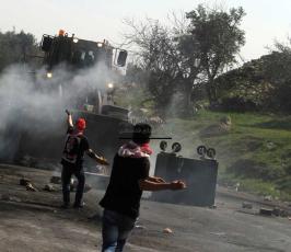 خاص فلسطين اليوم..إصابات بالرصاص الحي بمواجهات "عوفر" قرب رام الله