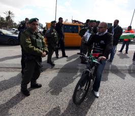 خاص فلسطين اليوم.. الاحتلال يعترض مسيرة الدراجات الهوائية المناهضة لماراثون الاحتلال في القدس