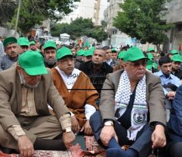صلاة الجمعة امام مقر المفوض العام لحقوق الانسان بمشاركة الفصائل ووفد مصري