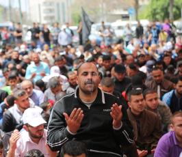  صلاة الجمعة امام مقر الصليب الاحمر بغزة تضامنا مع الاسرى في سجون الاحتلال ‫(39649820)‬ ‫‬