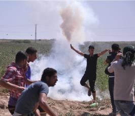 بالصور:مواجهات مع قوات الاحتلال شرق غزة بالقرب من موقع ناحل العوز