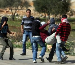 مواجهات بين شبان فلسطينيين وقوات الإحتلال أمام سجن عوفر