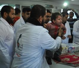 ضمن حملة "مودة" منتدى الطبيب الفلسطيني يقدم خدمات طبية للمتضررين بمراكز الإيواء جراء المنخفض بغزة