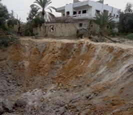 بالصور: آثار القصف الصهيوني على بيارة لعائلة حلس شرق حي الشجاعية