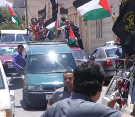 جماهير غفيرة تشيع جثمان الشهيد أبو غوش في دورا بالخليل