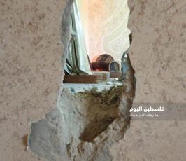 نجاة عائلة بأعجوبة من قصف الاحتلال منزلهم بخانيونس (1).jpg