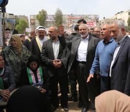 زيارة الدكتور محمد الهندى واسماعيل هنية الى خيمة اعتصام الاسرى ‫(38666761)‬ ‫‬