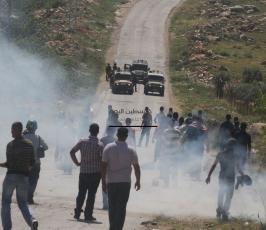 خاص فلسطين اليوم..مواجهات عنيفة بين شبان فلسطينيين وقوات الاحتلال على مدخل سلواد شرقي رام الله