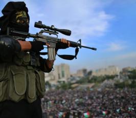 عشرات الالاف من شيوخ ونساء واطفال وقيادة الشعب الفلسطينى فى مهرجان الانطلاقة الجهادية
