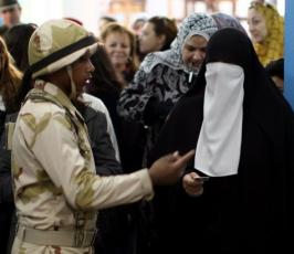 أبرز صور الجولة الثانية من استفتاء مصر
